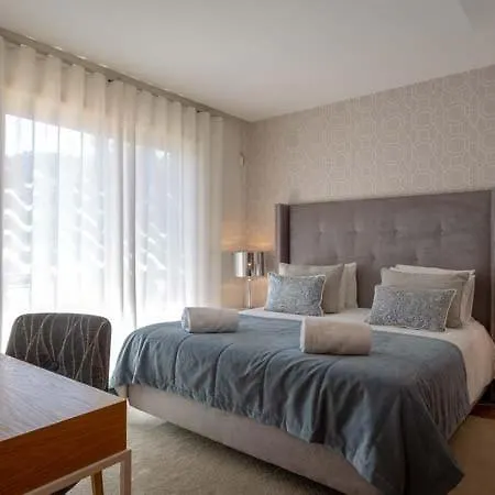 Sleeps 6 With Pool Air Con And Wifi