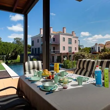 Apartmán Sleeps 6 With Pool Air Con And Wifi *