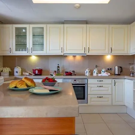 Sleeps 6 With Pool Air Con And Wifi * Vale do Lobo