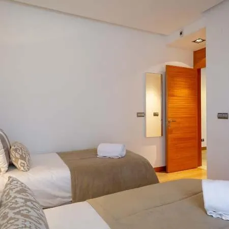 Sleeps 6 With Pool Air Con And Wifi