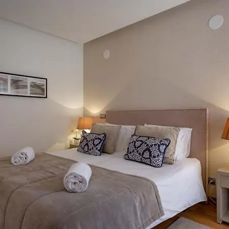 Apartmán Sleeps 6 With Pool Air Con And Wifi *