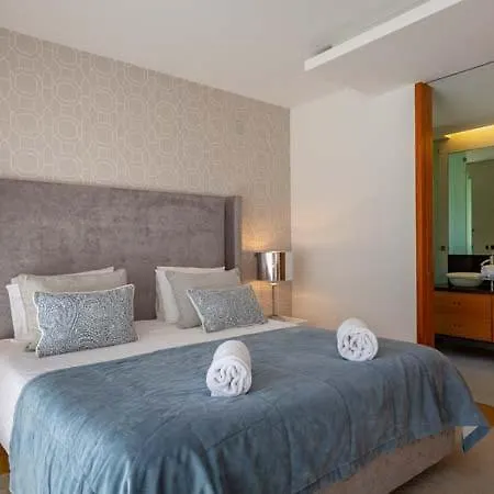 Sleeps 6 With Pool Air Con And Wifi