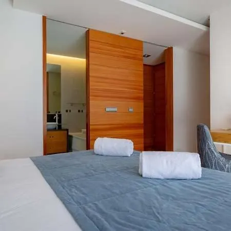 Sleeps 6 With Pool Air Con And Wifi Apartment